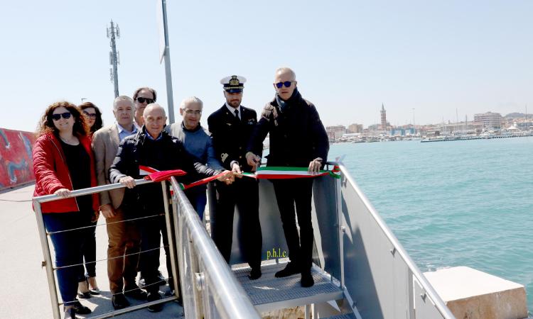 Civitanova, inaugurata la nuova piazzola per la pesca sportiva sul Molo est