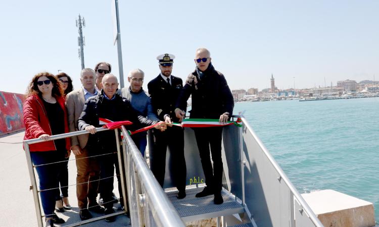 Civitanova, inaugurata la nuova piazzola per la pesca sportiva sul Molo est Civitanova, inaugurata la nuova piazzola per la pesca sportiva sul Molo est