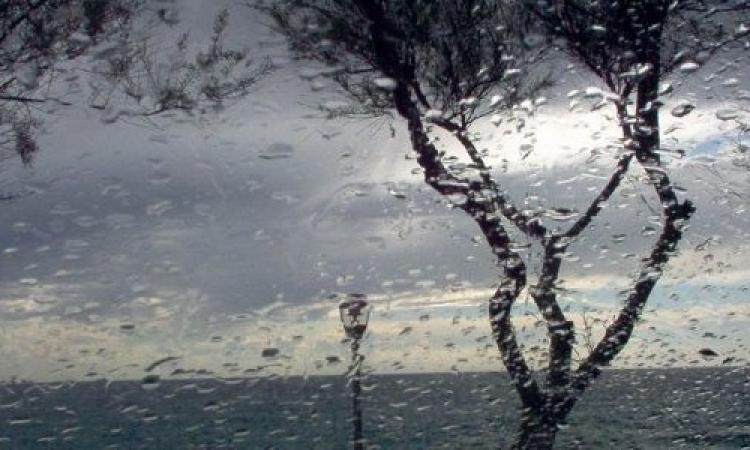 Pioggia, vento, mare mosso e temporali: allerta meteo per domenica 24 e lunedì 25 Pioggia, vento, mare mosso e temporali: allerta meteo per domenica 24 e lunedì 25