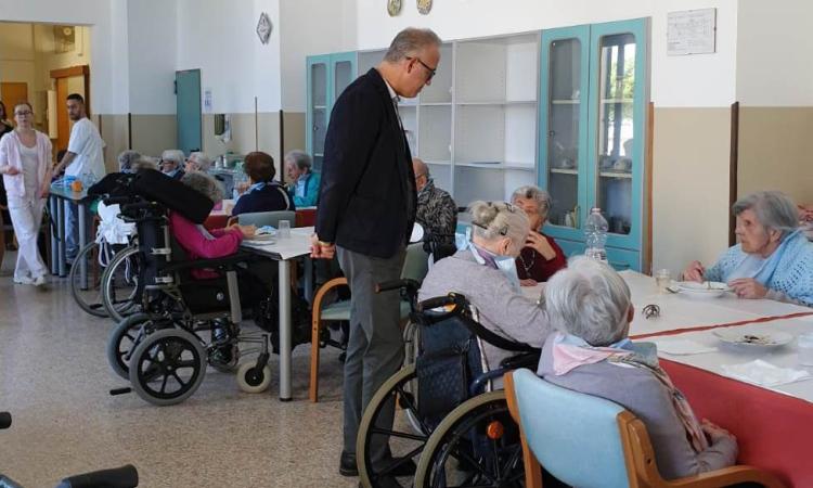 Civitanova, Ciarapica visita l'Ospedale e Villa Letizia per gli auguri pasquali (FOTO) Civitanova, Ciarapica visita l'Ospedale e Villa Letizia per gli auguri pasquali (FOTO)