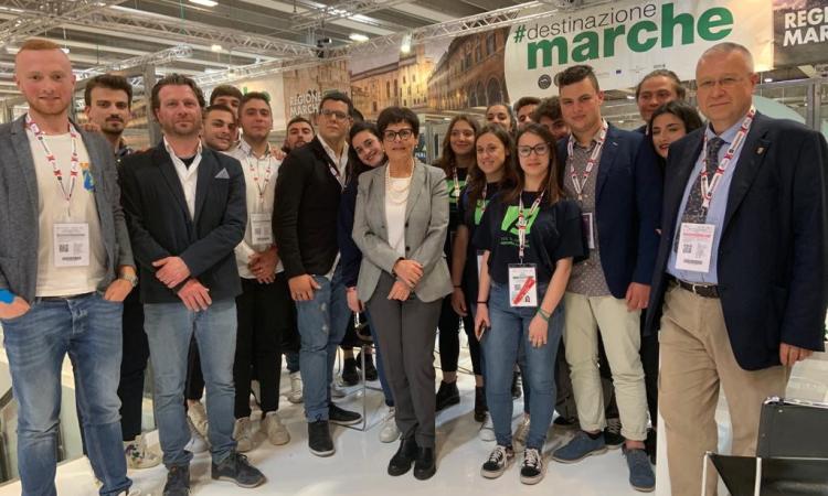 Macerata, l'Istituto Agrario premiato al Vinitaly di Verona (FOTO) Macerata, l'Istituto Agrario premiato al Vinitaly di Verona (FOTO)