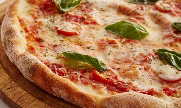 Monte San Giusto, studenti in gita ricoverati per intossicazione: chiusa la pizzeria a Napoli Monte San Giusto, studenti in gita ricoverati per intossicazione: chiusa la pizzeria a Napoli
