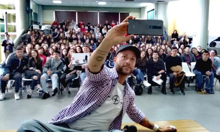 Al Liceo 'Leopardi' di Recanati gli studenti incontrano il ballerino Ivan Cottini