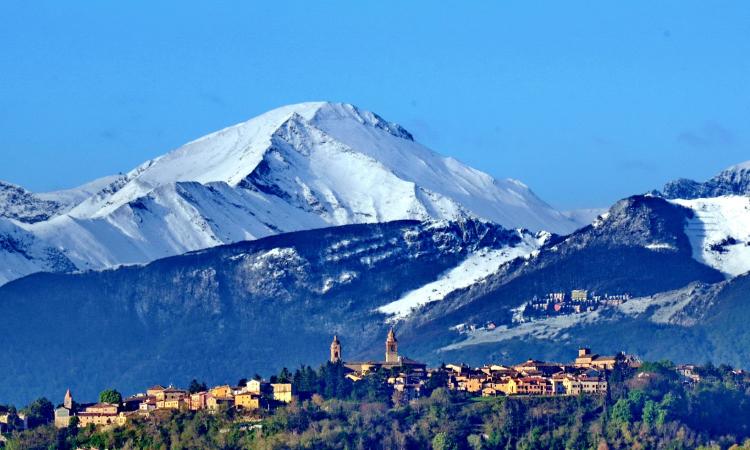 Colmurano, lo splendido e inconsueto paesaggio dei Sibillini innevati in primavera (FOTO) Colmurano, lo splendido e inconsueto paesaggio dei Sibillini innevati in primavera (FOTO)
