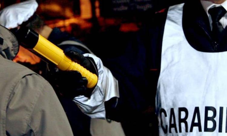 Guida ubriaco e sotto l'effetto di droghe: esce di strada, denunciato