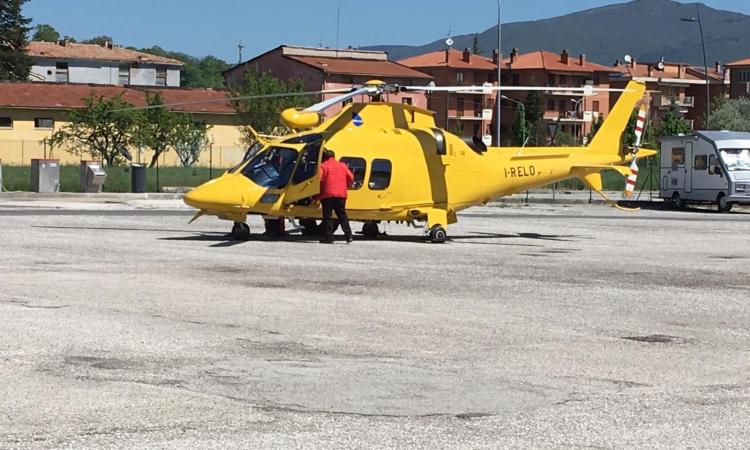 Matelica, scontro tra auto e moto: centauro trasportato a Torrette in codice rosso Matelica, scontro tra auto e moto: centauro trasportato a Torrette in codice rosso