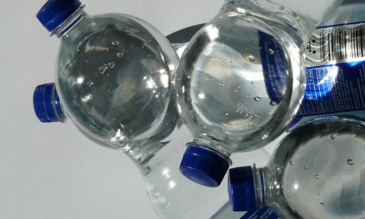 Macerata, al via la campagna "Dont Plastic" per eliminare le bottiglie di plastica dall'Ateneo Macerata, al via la campagna "Dont Plastic" per eliminare le bottiglie di plastica dall'Ateneo