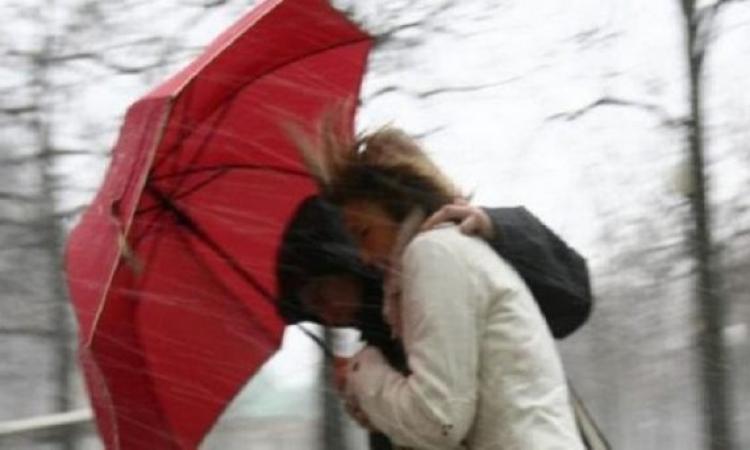 Protezione Civile delle Marche, allerta meteo per domenica 5: vento forte e temporali dall'interno fino alla costa