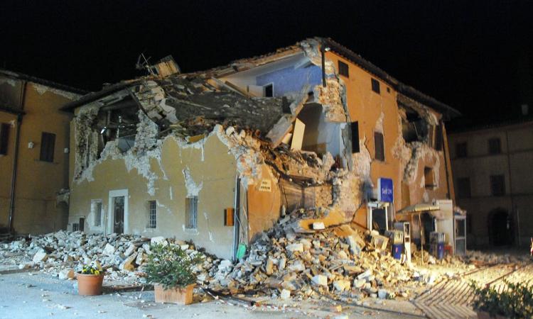 "Stop selfie e passerelle": i terremotati del Centro Italia protestano a Roma il 18 maggio "Stop selfie e passerelle": i terremotati del Centro Italia protestano a Roma il 18 maggio