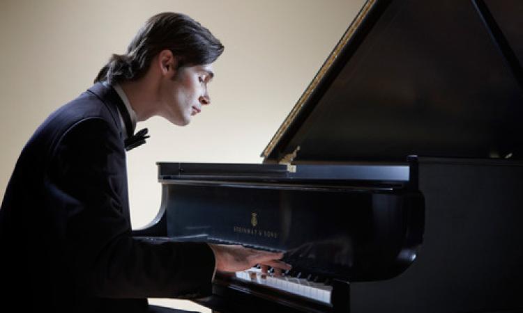 Recanati, Serate Musicali: ultima data con il pianista russo Evgeni Starodubtsev