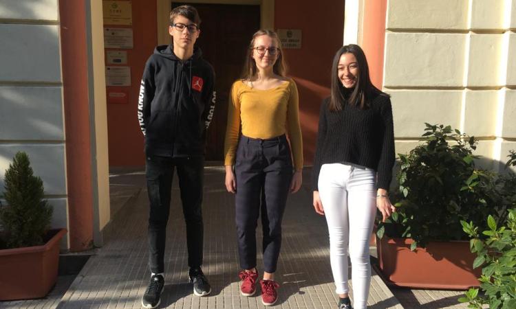 Giochi matematici, il Liceo "Leopardi" di Macerata avrà tre studenti alla finale nazionale Giochi matematici, il Liceo "Leopardi" di Macerata avrà tre studenti alla finale nazionale