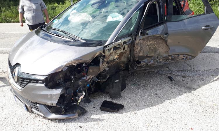 Civitanova, auto si schianta contro una betoniera: un ferito all'Ospedale (FOTO)