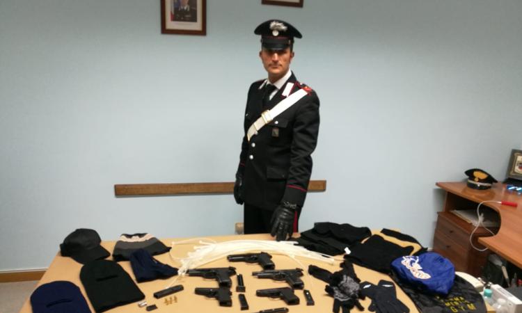 I Carabinieri rinvengono le armi utilizzate durante la rapina di Casette D'Ete