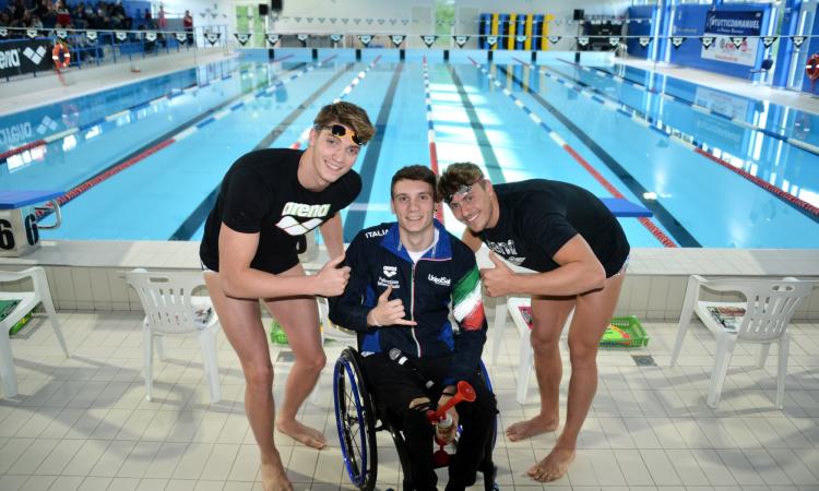 Tolentino, 24 ore di Nuoto Arena 2019: Bortuzzo ruba la scena a bordo vasca
