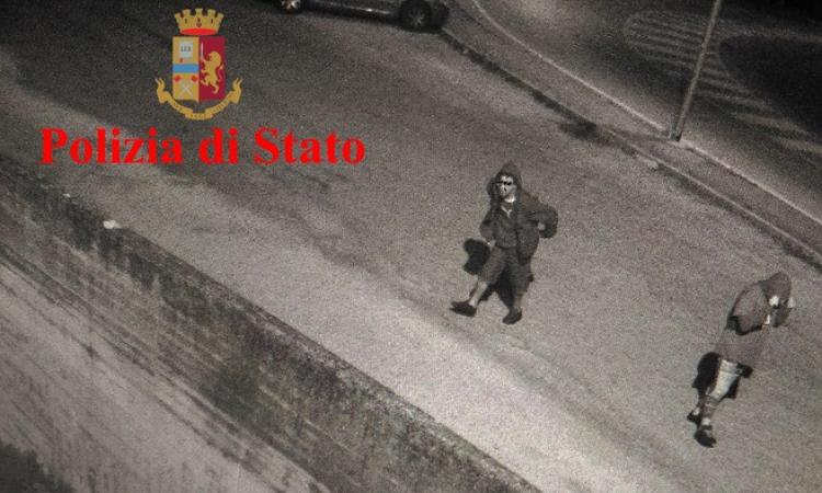 Scritto offensive sulle mura della Questure di Ancona: denunciato anche un 22enne maceratese Scritto offensive sulle mura della Questure di Ancona: denunciato anche un 22enne maceratese