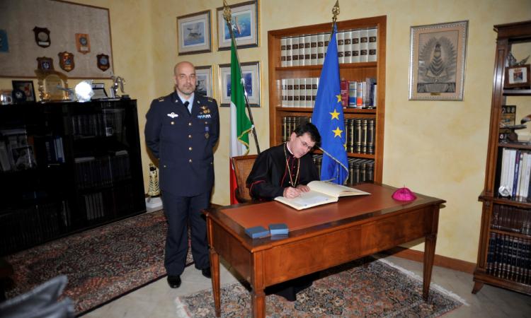 Monsignor Fabio Dal Cin Arcivescovo di Loreto in visita al Centro di Formazione Aviation English Monsignor Fabio Dal Cin Arcivescovo di Loreto in visita al Centro di Formazione Aviation English