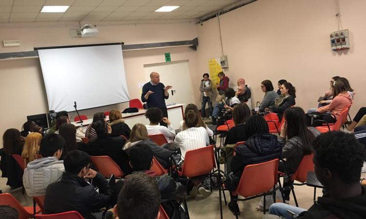 Corridonia, incontro con il narratore Simone Maretti per gli studenti dell'Ipsia "Corridoni" Corridonia, incontro con il narratore Simone Maretti per gli studenti dell'Ipsia "Corridoni"