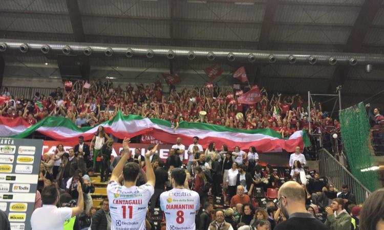 La Lube è campione d'Italia, Perugia k.o in casa: festa grande per lo scudetto (FOTO e VIDEO) La Lube è campione d'Italia, Perugia k.o in casa: festa grande per lo scudetto (FOTO e VIDEO)