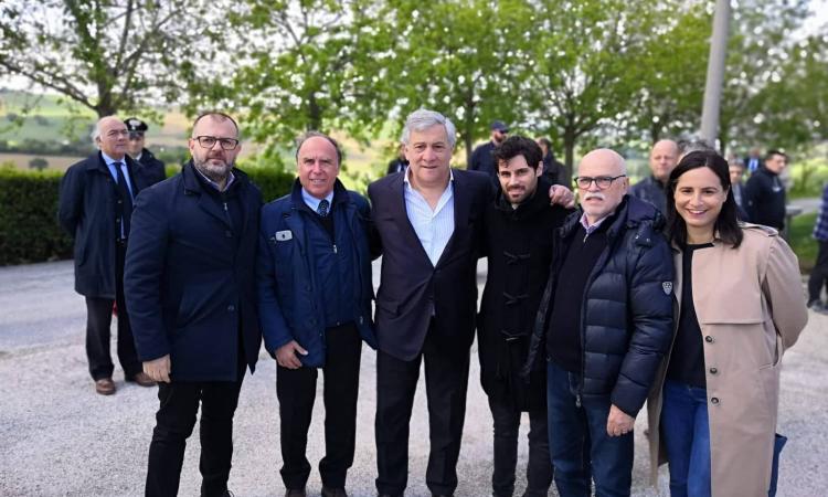 Tajani in visita alla Pars di Corridonia e presso la sede di Confartigianato (FOTO) Tajani in visita alla Pars di Corridonia e presso la sede di Confartigianato (FOTO)