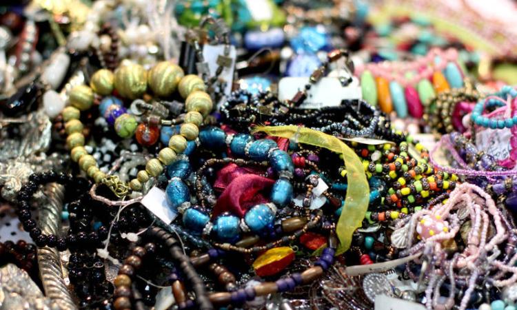 I cinque braccialetti estivi più amati dai giovani