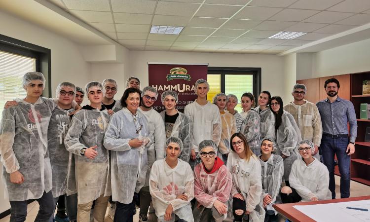 Come nasce la Pasta di Camerino: i liceali in visita all'azienda