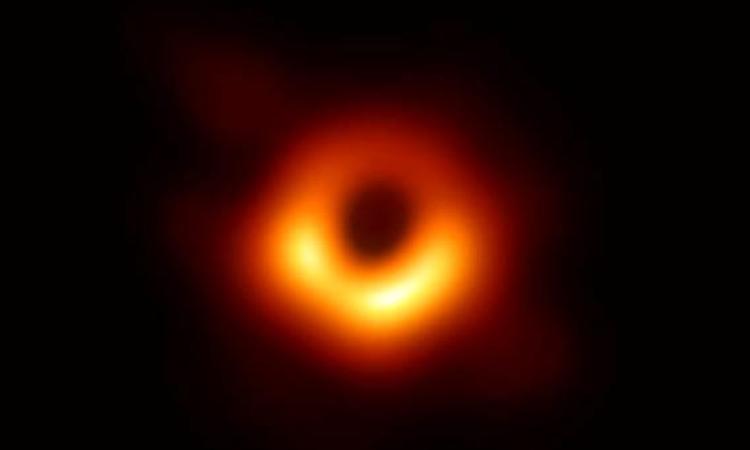 Ad Unicam la prof.ssa De Laurentis, una dei 5 membri italiani del team che ha fotografato il buco nero