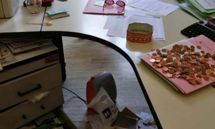 Macerata, ladri entrano in Comune e rubano pochi spiccioli (FOTO)