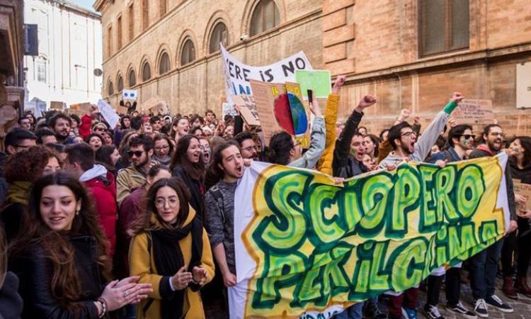 Macerata, sciopero per il clima del 27 settembre: il Comune di Recanati annuncia l'adesione Macerata, sciopero per il clima del 27 settembre: il Comune di Recanati annuncia l'adesione