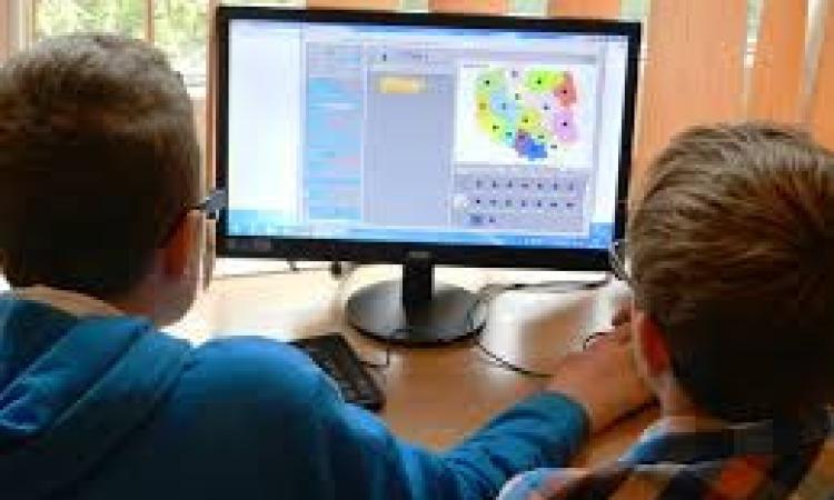 Italgas, consegnati nelle Marche oltre 800 computer alle scuole colpite dal terremoto