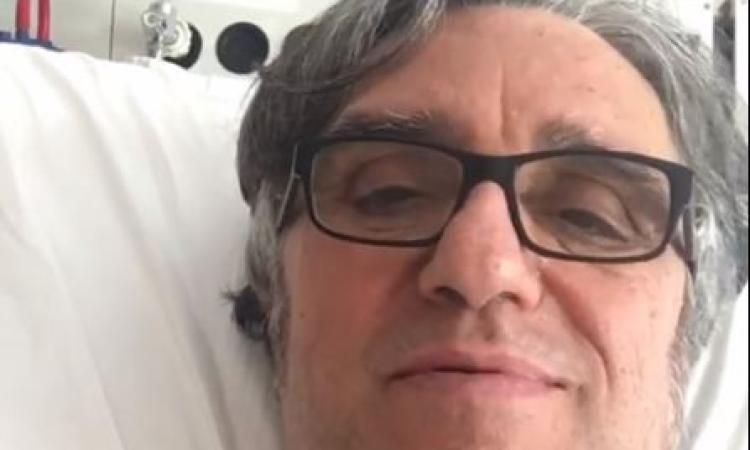 Curreri tranquillizza i fans sui social: "Voi mi date la carica di risalire sul palco, vi voglio bene" Curreri tranquillizza i fans sui social: "Voi mi date la carica di risalire sul palco, vi voglio bene"
