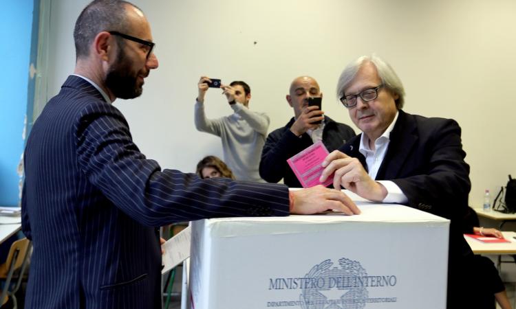 San Severino, Vittorio Sgarbi al voto nel comune settempedano (FOTO E VIDEO DELLA GIORNATA)