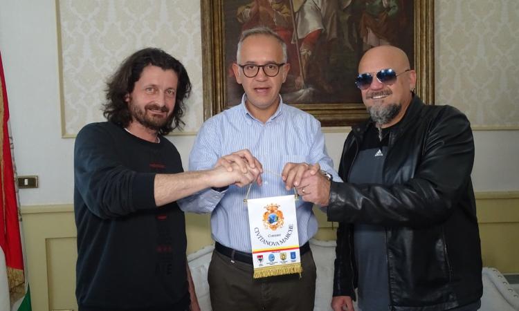 Civitanova, il sindaco Ciarapica incontra a Palazzo Sforza gli artisti Ghergo e Saccutelli