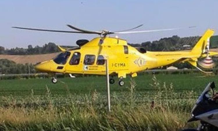 Fiastra, cade con la moto: un uomo trasportato a Torrette in eliambulanza
