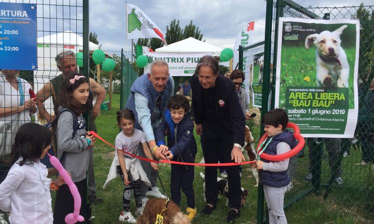 Civitanova, inaugurata "Bau Bau", la nuova area sgambamento cani a San Marone (FOTO)