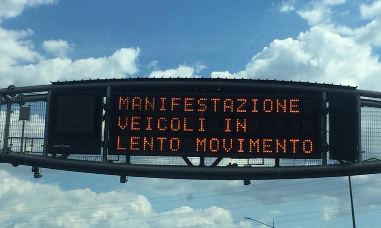 Ricostruzione ferma al palo: i terremotati bloccano il raccordo anulare