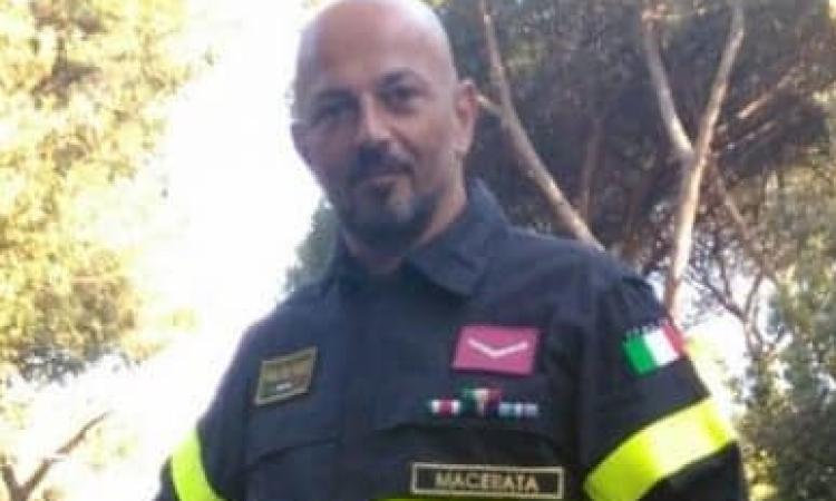 Stefano Censi, vigile del fuoco di Civitanova Marche, alla parata del 2 giugno a Roma Stefano Censi, vigile del fuoco di Civitanova Marche, alla parata del 2 giugno a Roma