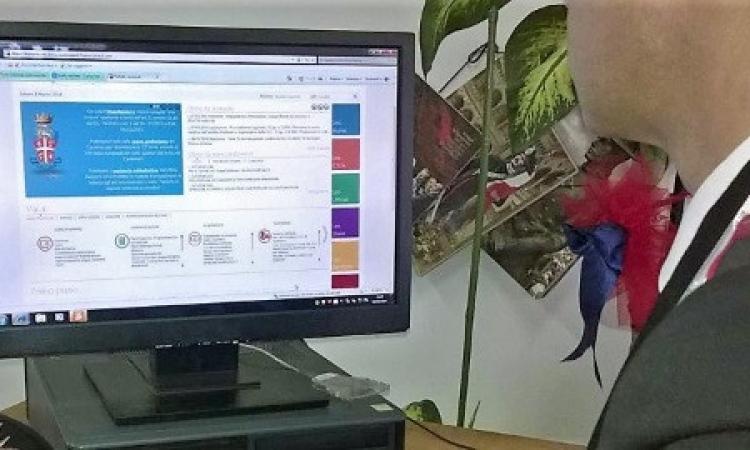 Porto Recanati, si fanno intestare 400 euro per l'affitto di una casa inesistente: denunciati padre e figlio Porto Recanati, si fanno intestare 400 euro per l'affitto di una casa inesistente: denunciati padre e figlio