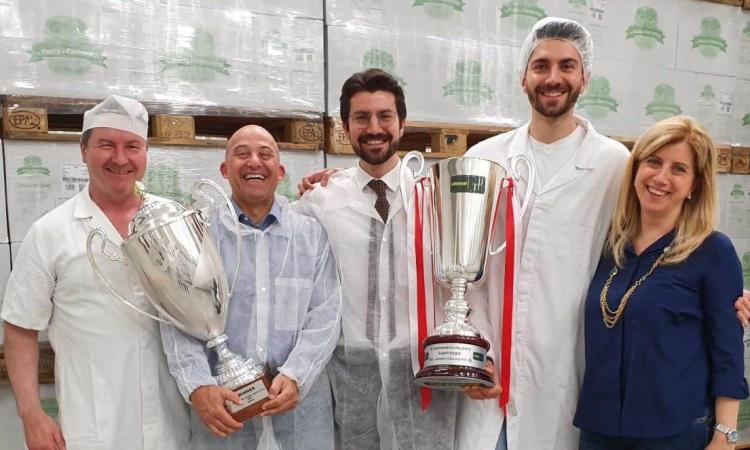 Scudetto e Champions vinte dalla Lube a La Pasta di Camerino: presente il sindaco Sborgia Scudetto e Champions vinte dalla Lube a La Pasta di Camerino: presente il sindaco Sborgia