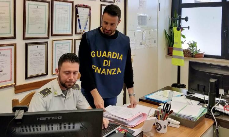 Camerino, 9 lavoratori in nero in agriturismo: due percepivano l'indennità di disoccupazione Camerino, 9 lavoratori in nero in agriturismo: due percepivano l'indennità di disoccupazione