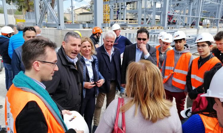 Macerata, apertura straordinaria del cantiere delle scuole Alighieri e Mestica in occasione del Pellegrinaggio Macerata–Loreto Macerata, apertura straordinaria del cantiere delle scuole Alighieri e Mestica in occasione del Pellegrinaggio Macerata–Loreto