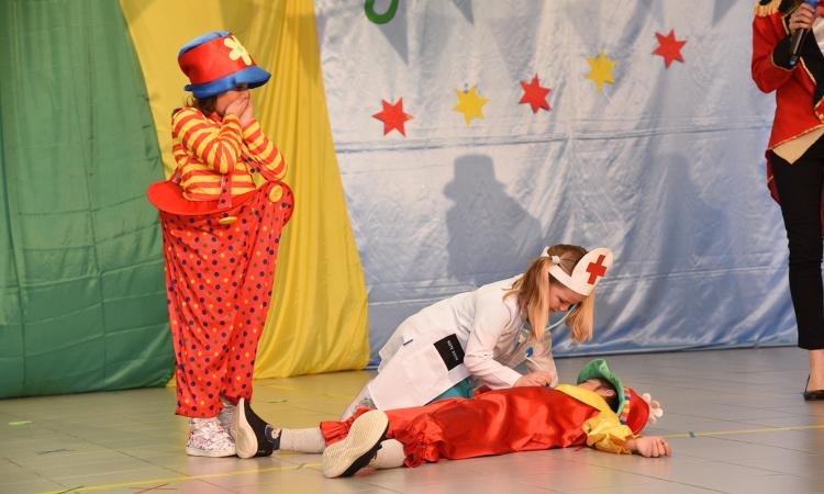 Il circo sbanca a scuola: i bambini del "Morvillo" si divertono con "Circo Giocando" Il circo sbanca a scuola: i bambini del "Morvillo" si divertono con "Circo Giocando"