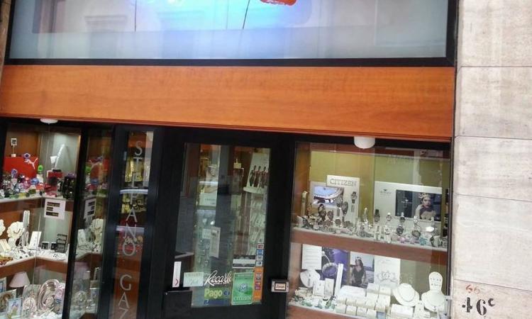 Tolentino, rapina in gioielleria, il titolare Gazzellini: "Sono stati momenti drammatici, ho avuto tanta paura"