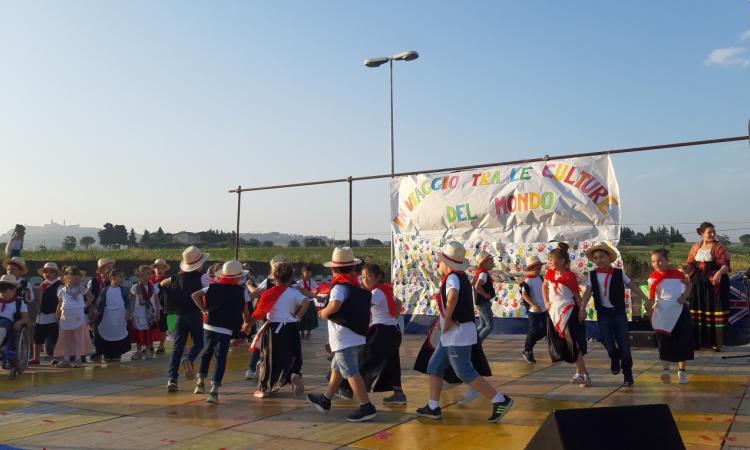 "Li Matti de Montecò" alle feste di fine anno scolastico a Morrovalle e Montecosaro "Li Matti de Montecò" alle feste di fine anno scolastico a Morrovalle e Montecosaro