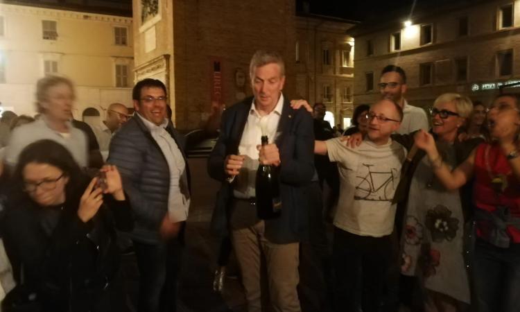 La gioia di Bravi: "Abbiamo fatto un miracolo, dedico la vittoria ai recanatesi" (FOTO E VIDEO) La gioia di Bravi: "Abbiamo fatto un miracolo, dedico la vittoria ai recanatesi" (FOTO E VIDEO)