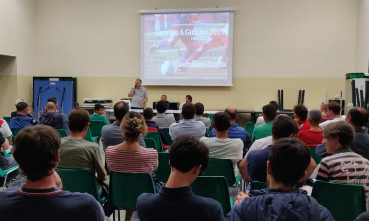 Un successo l'incontro dell'Academy Civitanovese con Mister Massimiliano Zazzetta Un successo l'incontro dell'Academy Civitanovese con Mister Massimiliano Zazzetta