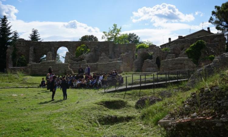 Macerata, l’area archeologica Helvia Recina diventa “social”: ecco il progetto degli studenti dell’ITE