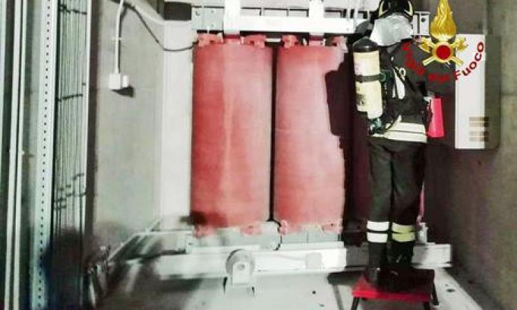 Incendio nella notte all'Ospedale Torrette: fiamme all'impianto elettrico di emergenza Incendio nella notte all'Ospedale Torrette: fiamme all'impianto elettrico di emergenza