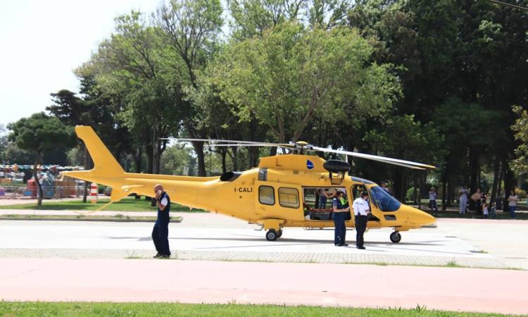 Civitanova, finisce con la bici contro un'auto: arriva l'eliambulanza