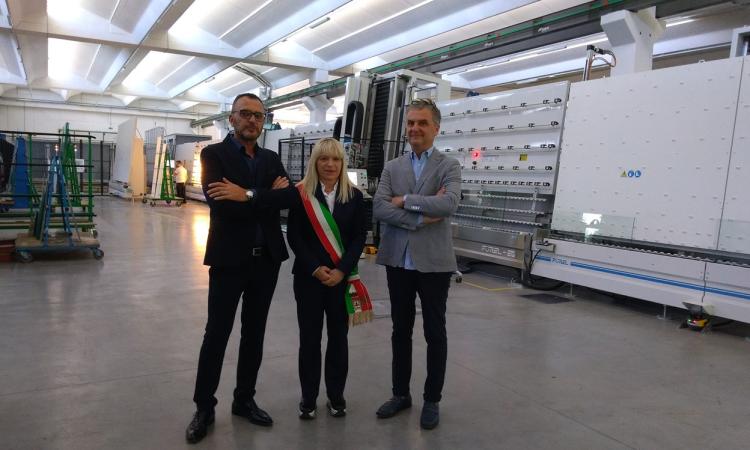 San Severino, il Sindaco Piermattei in visita all'Artigianvetro: inaugurata la giornata formativa per i tecnici (FOTO) San Severino, il Sindaco Piermattei in visita all'Artigianvetro: inaugurata la giornata formativa per i tecnici (FOTO)