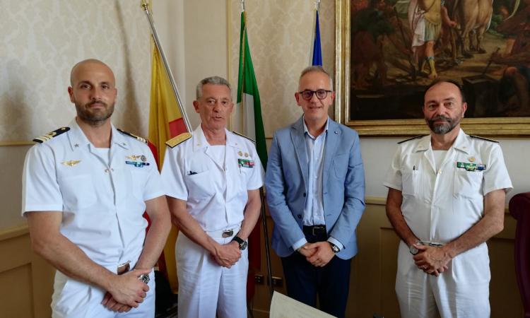 Civitanova, Ciarapica incontra l'ammiraglio e Comandante delle Capitanerie di porto Giovanni Pettorino Civitanova, Ciarapica incontra l'ammiraglio e Comandante delle Capitanerie di porto Giovanni Pettorino